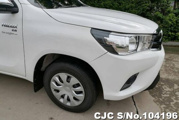 Toyota Hilux in White for Sale Image 16