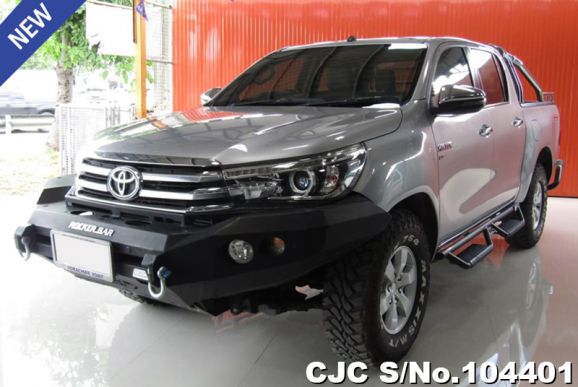 Toyota Hilux in Silver for Sale Image 2