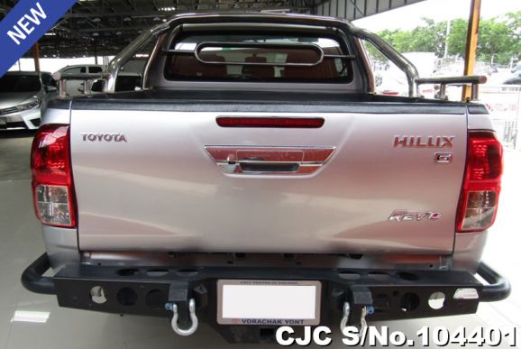 Toyota Hilux in Silver for Sale Image 4