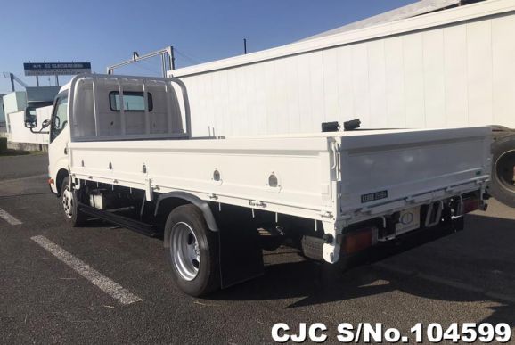 Toyota Dyna in White for Sale Image 2