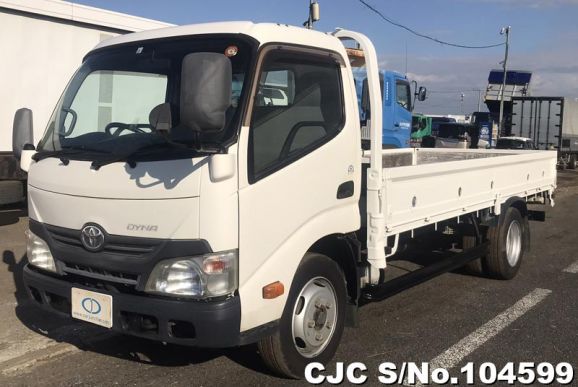 Toyota Dyna in White for Sale Image 3