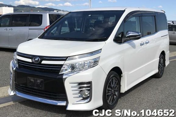 Toyota Voxy in Pearl for Sale Image 3