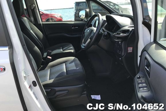 Toyota Voxy in Pearl for Sale Image 9