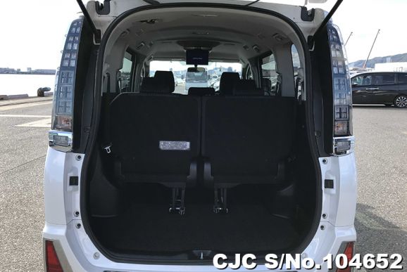 Toyota Voxy in Pearl for Sale Image 6