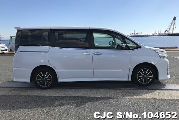 Toyota Voxy in Pearl for Sale Image 7