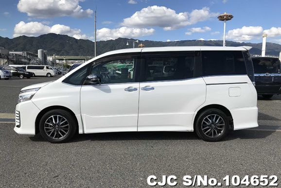 Toyota Voxy in Pearl for Sale Image 8