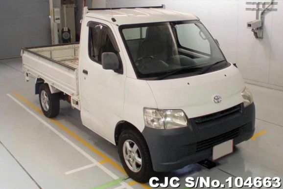 Toyota Liteace Truck in White for Sale Image 0