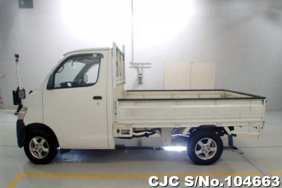 Toyota Liteace Truck in White for Sale Image 5