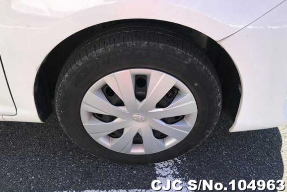 Toyota Corolla Axio in White for Sale Image 21