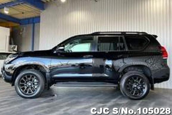 Toyota Land Cruiser Prado in Black for Sale Image 2