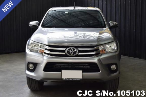 Toyota Hilux in Silver for Sale Image 3