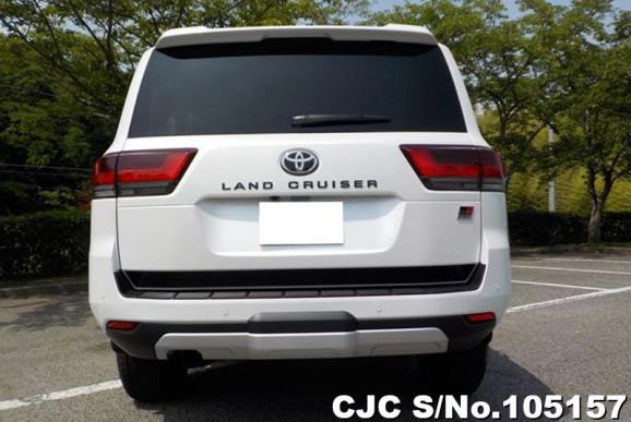 Toyota Land Cruiser in Pearl White for Sale Image 5