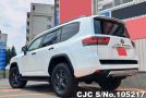 Toyota Land Cruiser in Precious White for Sale Image 2