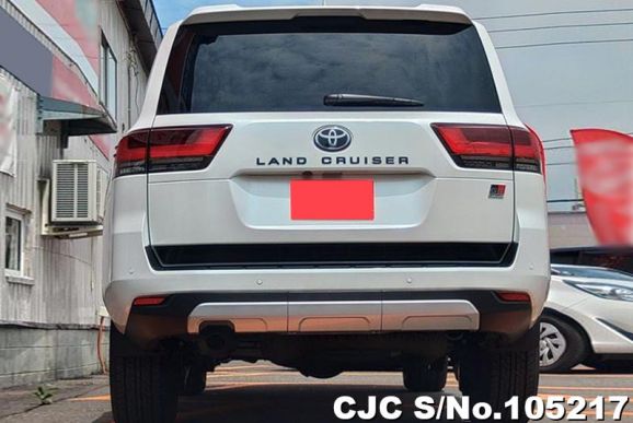 Toyota Land Cruiser in Precious White for Sale Image 4