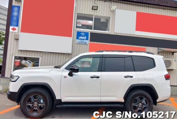 Toyota Land Cruiser in Precious White for Sale Image 10