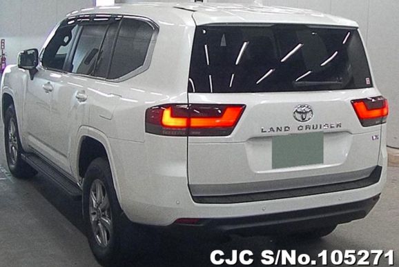 Toyota Land Cruiser in White for Sale Image 1