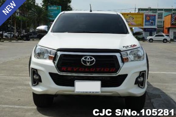 Toyota Hilux in White for Sale Image 2