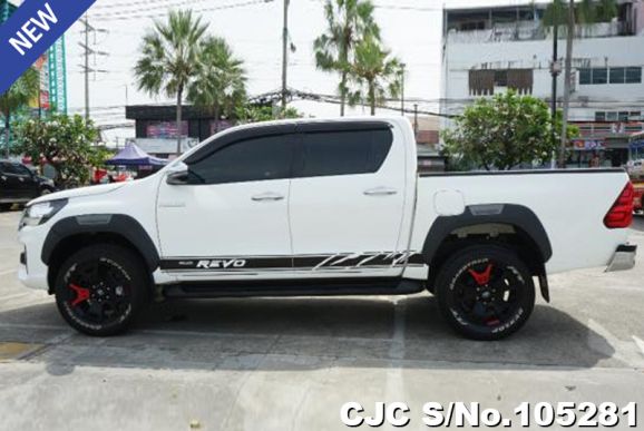 Toyota Hilux in White for Sale Image 4