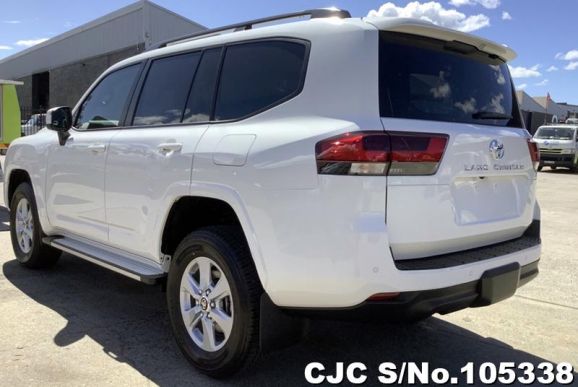 Toyota Land Cruiser in White for Sale Image 1