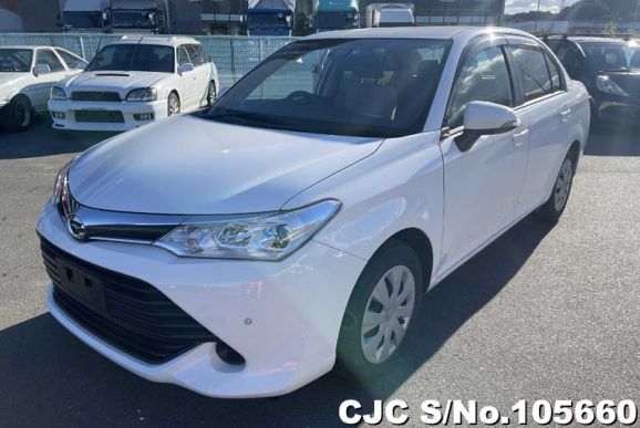 Toyota Corolla Axio in White for Sale Image 3