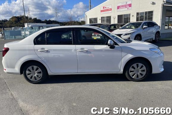 Toyota Corolla Axio in White for Sale Image 6