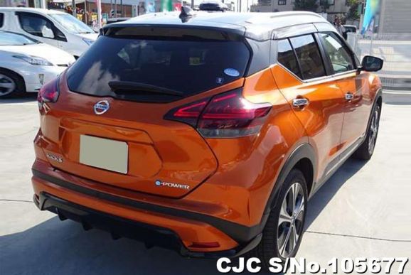 Nissan Kicks in Orange for Sale Image 2