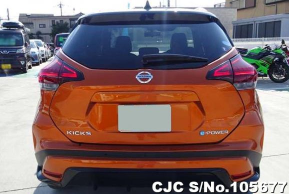 Nissan Kicks in Orange for Sale Image 4