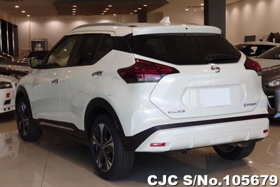 Nissan Kicks in Pearl White for Sale Image 2