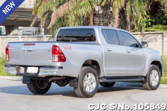 Toyota Hilux in Silver for Sale Image 1