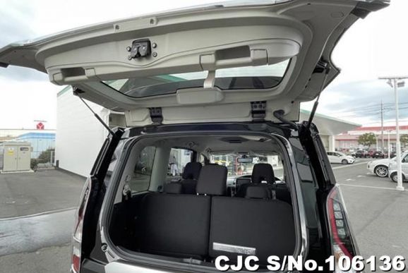 Nissan Serena in Diamond Black for Sale Image 2