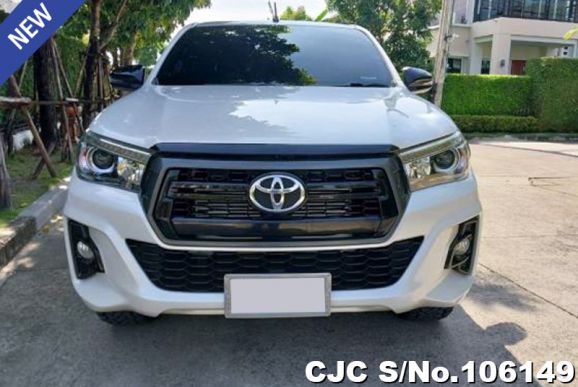 Toyota Hilux in White for Sale Image 3