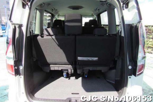 Nissan Serena in White Pearl for Sale Image 1