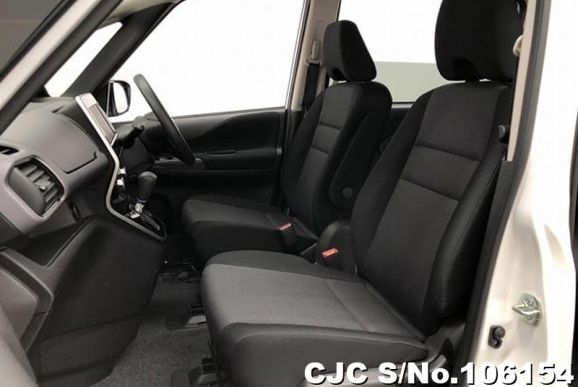 Nissan Serena in Brilliant White for Sale Image 9