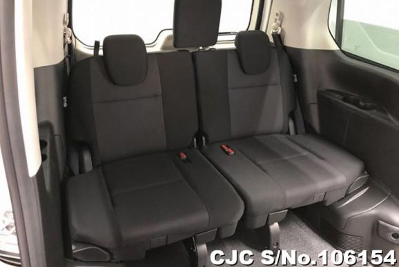 Nissan Serena in Brilliant White for Sale Image 14