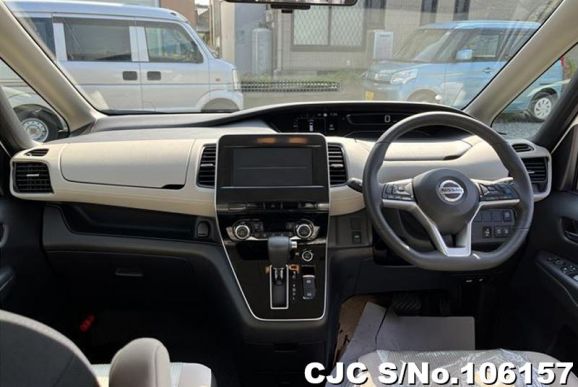 Nissan Serena in Pearl for Sale Image 4