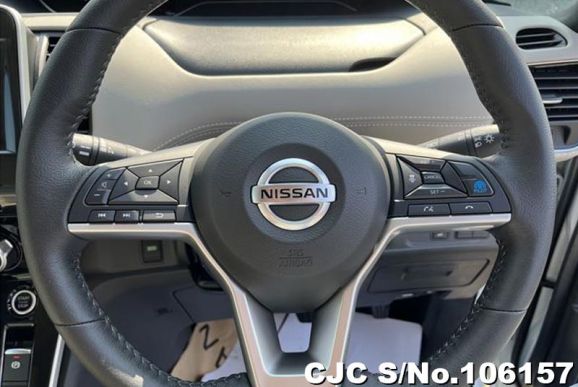 Nissan Serena in Pearl for Sale Image 6