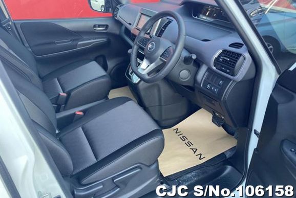 Nissan Serena in Pearl for Sale Image 7