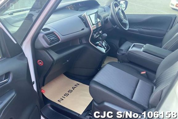 Nissan Serena in Pearl for Sale Image 8