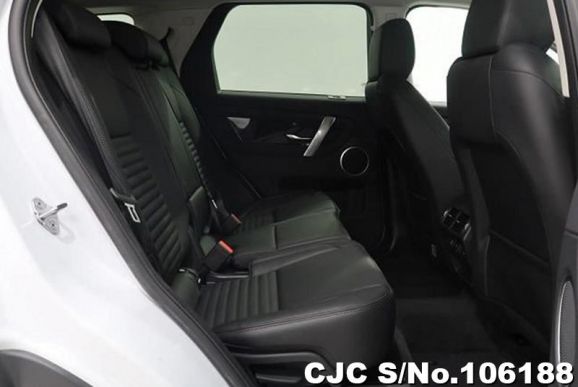 Land Rover Discovery in Yulong White for Sale Image 11