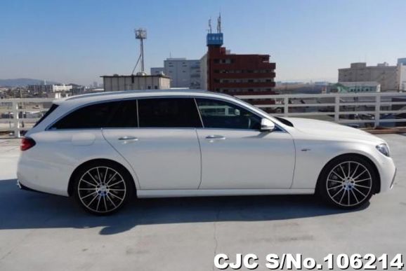 Mercedes Benz E Class in White for Sale Image 2