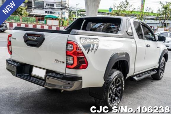 Toyota Hilux in White for Sale Image 2