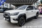 Toyota Hilux in White for Sale Image 3