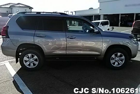 Toyota Land Cruiser Prado in Gun Metallic for Sale Image 6