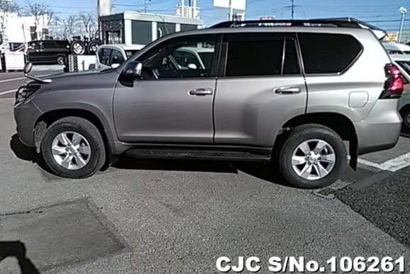 Toyota Land Cruiser Prado in Gun Metallic for Sale Image 7