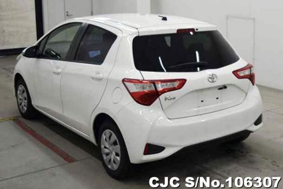 Toyota Vitz in White for Sale Image 1