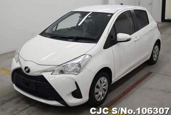 Toyota Vitz in White for Sale Image 3