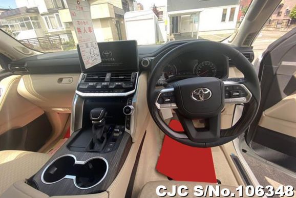 Toyota Land Cruiser in Pearl for Sale Image 6