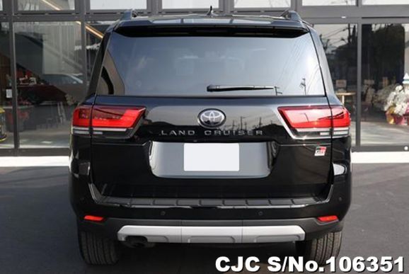 Toyota Land Cruiser in Black for Sale Image 3