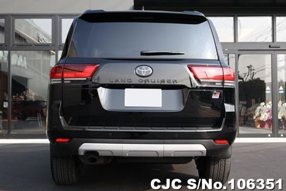 Toyota Land Cruiser in Black for Sale Image 4