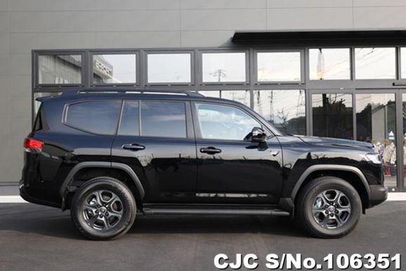 Toyota Land Cruiser in Black for Sale Image 5